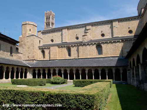 FACHADA SUR DEL TEMPLO DESDE EL CLAUSTRO